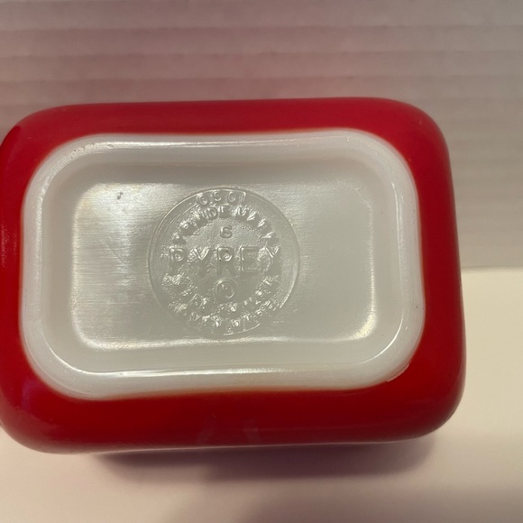 Vintage Pyrex Refrigerator Dishes with Lids. Very good vintage condition. - Picture 10 of 16